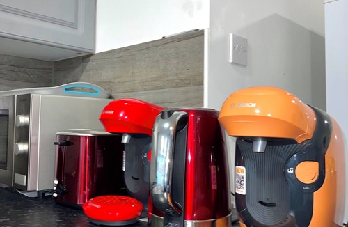 Havering Park Apartment | Penn Gardens - Flat 2