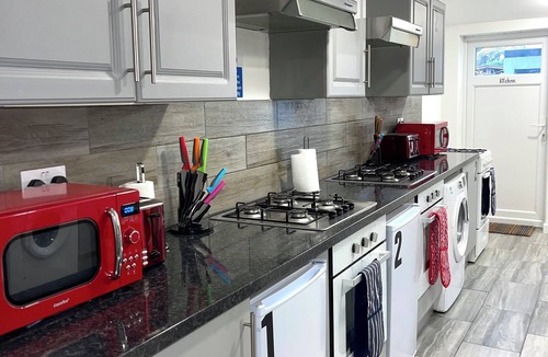 Havering Park Apartment | Penn Gardens - Flat 2