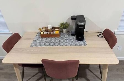 Newark Apartment | Penn Station Retreat – Studio w/Queen + Laundry