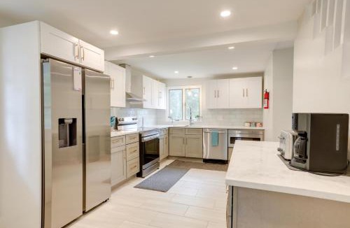 Pennington House | Pennington Home with Deck about 9 Mi to Princeton!