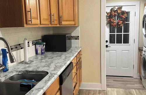 Pennsville House | Pennsvilee Spacious BEAUTIFUL 2 Bedroom HOME.