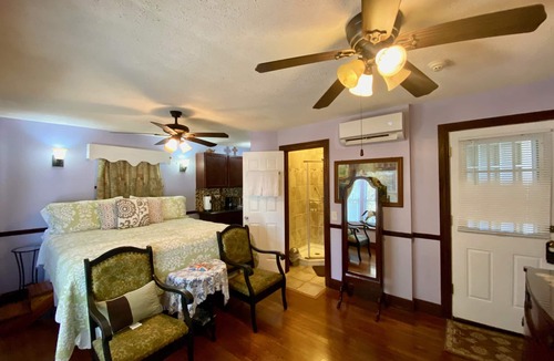 Downtown Historic District Bed & Breakfast | Penny Farthing Inn