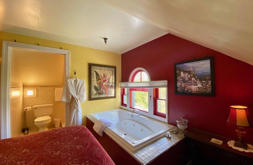 Downtown Historic District Bed & Breakfast | Penny Farthing Inn