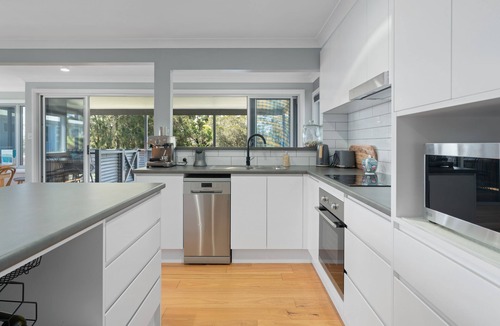 Currarong House | Penny's Hideaway - Ocean - Open Plan Modern Living