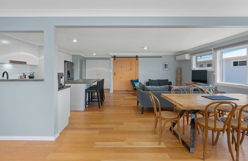 Currarong House | Penny's Hideaway - Ocean - Open Plan Modern Living