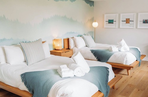 Thornbury Hotel | Penny's Motel & Apres