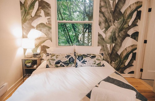 Thornbury Hotel | Penny's Motel & Apres