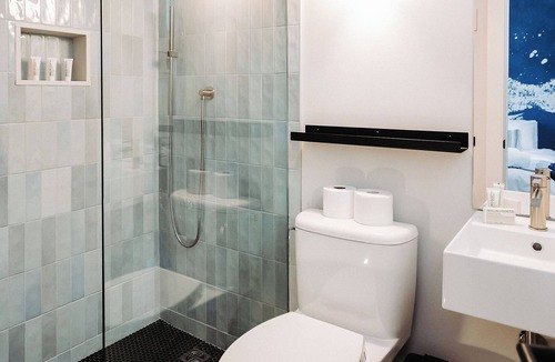Thornbury Hotel | Penny's Motel & Apres