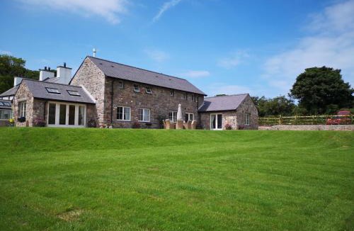 Dulas House | Penrhyn Barn