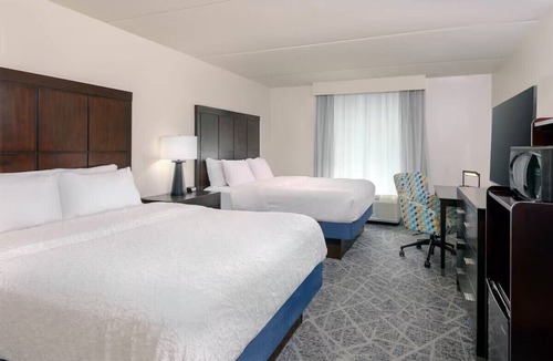 Pensacola Hotel | Pensacola Bay 2 Queen Studio w/Breakfast, Gym & Pool