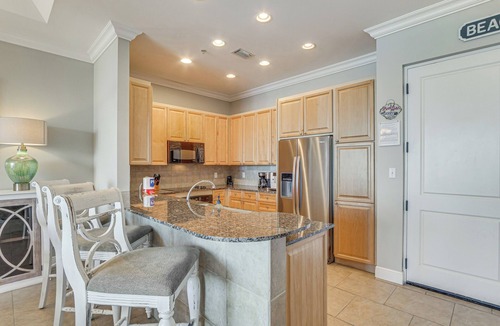 Pensacola Beach Apartment | Pensacola Beach Penthouse w/View + Pool Access!