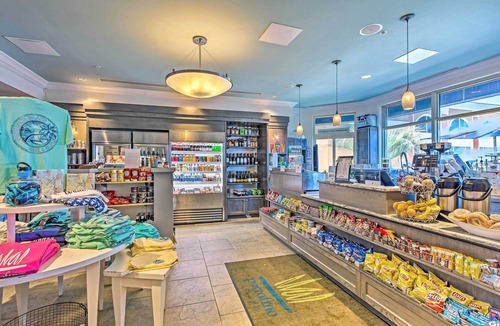 Pensacola Beach Apartment | Pensacola Beach Penthouse w/View + Pool Access!