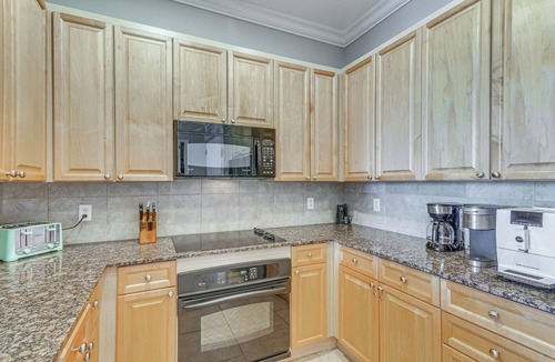 Pensacola Beach Apartment | Pensacola Beach Penthouse w/View + Pool Access!