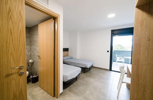 Caspe House | Pensión La Buena Vida