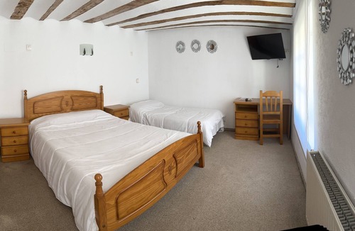 Villafranca Montes de Oca House | PENSION Y BAR IVIS