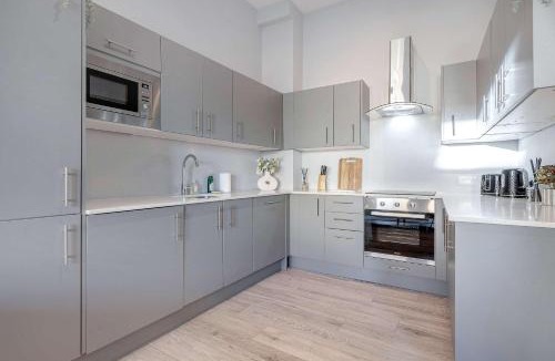 Coulsdon West Apartment | Penthouse 2 Bed 2 Bath By CRSL