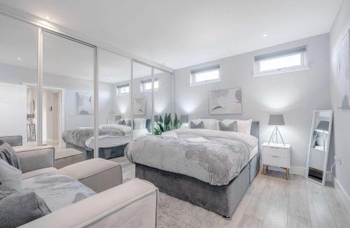 Coulsdon West Apartment | Penthouse 2 Bed 2 Bath By CRSL