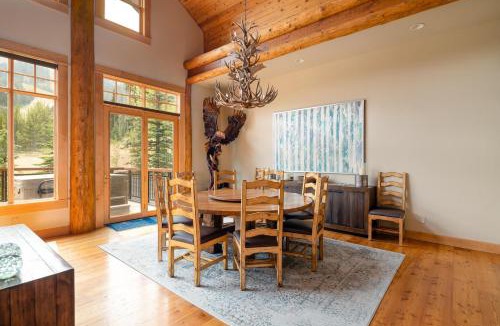 Saddle Ridge Cabin | Penthouse 3 by Moonlight Basin Lodging