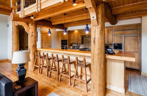Saddle Ridge Cabin | Penthouse 3 by Moonlight Basin Lodging