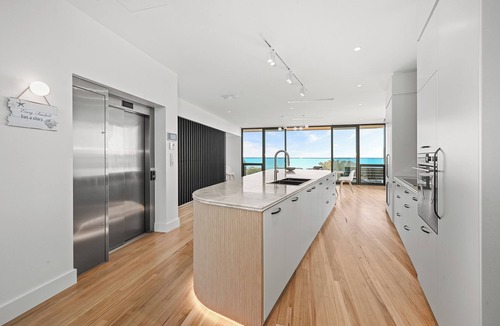 West Lakes Shore Apartment | Penthouse Apartment