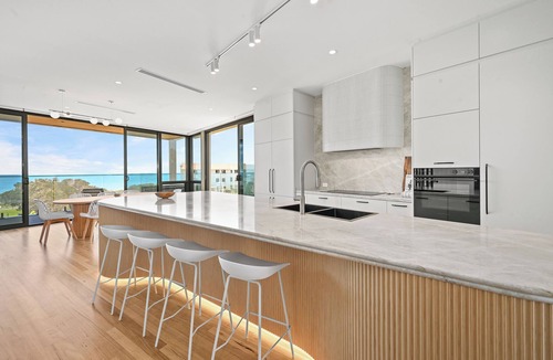 West Lakes Shore Apartment | Penthouse Apartment