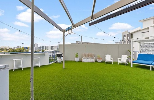 Mooloolaba Villa | Penthouse Apartment in Mooloolaba | Pet Friendly