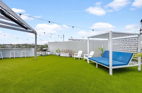 Mooloolaba Villa | Penthouse Apartment in Mooloolaba | Pet Friendly