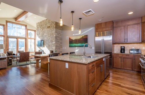 Ketchum Condo | Penthouse Condo! Mountain Views! Shared Rooftop Hot Tub!