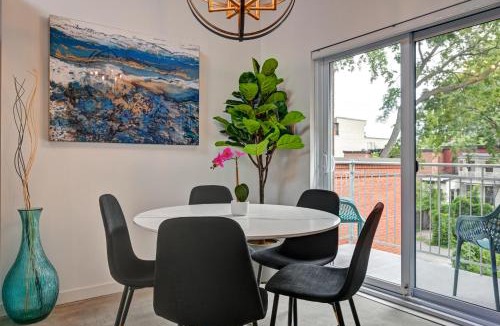 Pointe-Saint-Charles Apartment | Penthouse Downtown 2BR 2BA Private Roof Terrace presented by TripMontreal