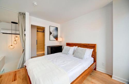 Pointe-Saint-Charles Apartment | Penthouse Downtown 2BR 2BA Private Roof Terrace presented by TripMontreal