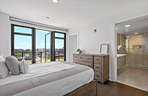 Shaw Bed & Breakfast | Penthouse | Downtown | Capitol Views | Luxury