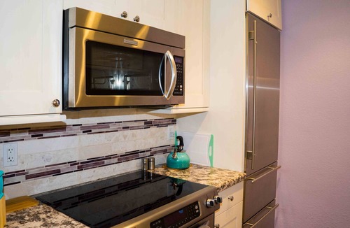 Townsite Condo | PENTHOUSE E310 1BEDROOM, 1.5 BATHS, 2 BALCONIES STRIKING OCEANSIDE PIER VIEW
