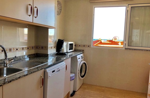Guardamar del Segura House | Penthouse with Stunning Sea and Mountain Views, Shared Pool & Wi-Fi