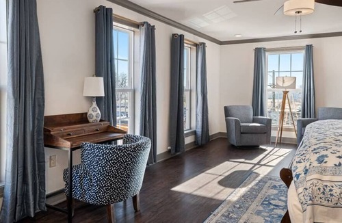 Parkville Apartment | Penthouse King Studio On Main w/ Sweeping Views!