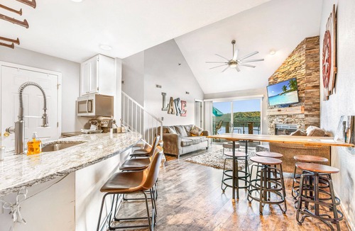 Kaiser Condo | Penthouse Living In The Heart of the State Park