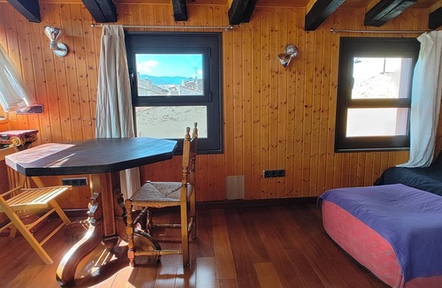 Olot Apartment | Penthouse-loft with natural light and sun all day overlooking the city center.
