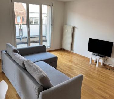 Vorstadte Apartment | Penthouse Loft with Rooftop Terrace 50sqm, Hot Tub, Open Modern Kitchen, 2 BR, City Center