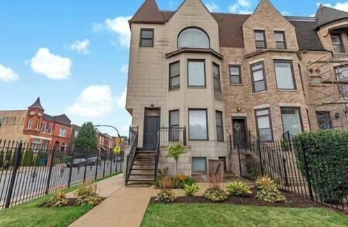 North Kenwood Apartment | Penthouse, Lux stay near Downtown, McComick & Lake