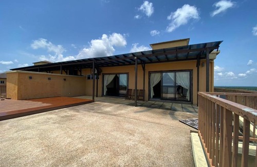 Endah Resort | PENTHOUSE MOLEK