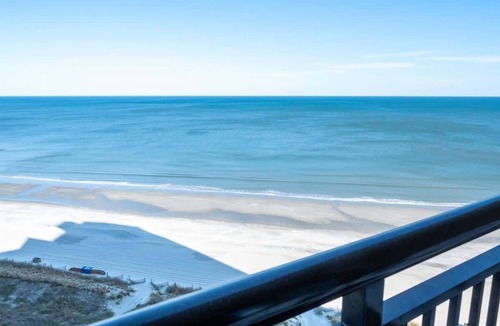 Windy Hill Condo | Penthouse! Ocean Front, Close to Barefoot Landing!
