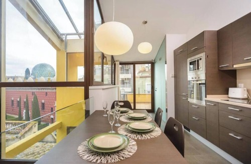 Figueres Apartment | Penthouse overlooking the Dali Museum - Serena Stays