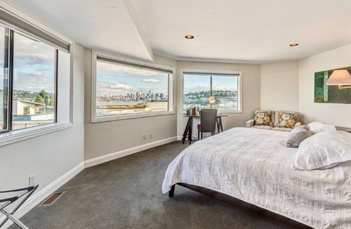 Fremont Condo | Penthouse Panorama Urban Oasis