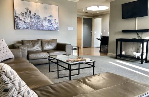 Fremont Condo | Penthouse Panorama Urban Oasis