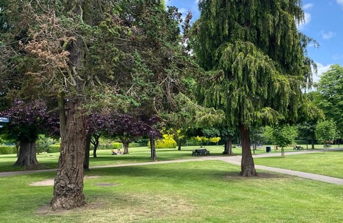 Woking Apartment | Penthouse Park View
