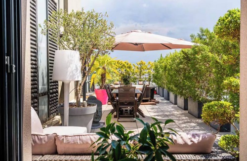 Aubervilliers Apartment | Penthouse Private Jacuzzi, Terrace & Gym (Airbnb SuperHost for 10 years)