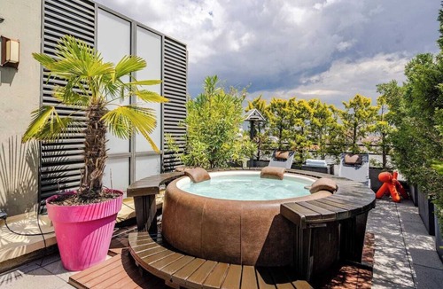 Aubervilliers Apartment | Penthouse Private Jacuzzi, Terrace & Gym (Airbnb SuperHost for 10 years)