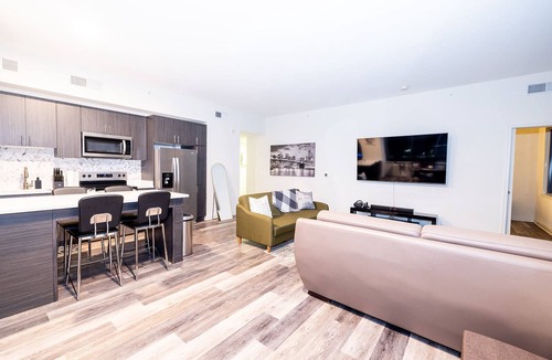 Downtown Apartment | Penthouse Retreat with Rooftop Pool – Explore Silver Spring & Washington D.C.