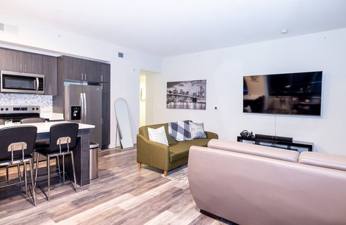 Downtown Apartment | Penthouse Retreat with Rooftop Pool – Explore Silver Spring & Washington D.C.