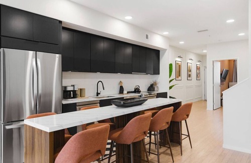 North Capitol Apartment | Penthouse River View Condo with Patio + Parking, Downtown