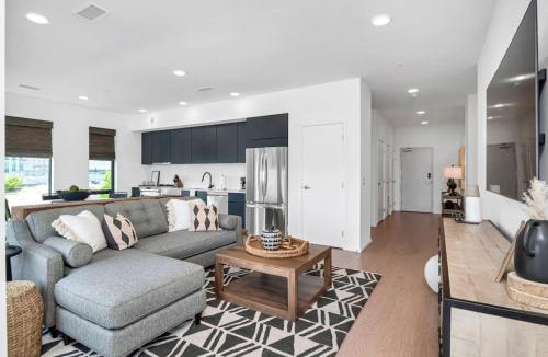 North Capitol House | Penthouse River View Walk Downtown, Garage Parking